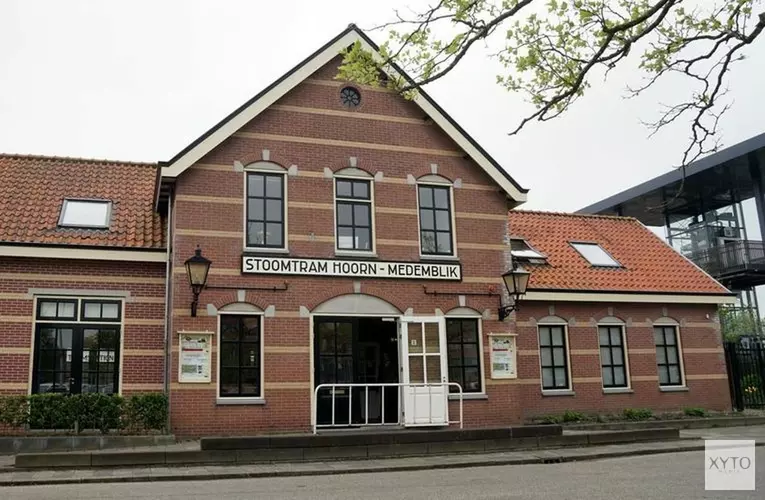 Automobiliste uit Heerhugowaard botst op stoomtram Hoorn-Medemblik