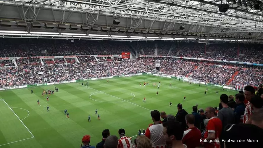 Man uit Heerhugowaard (19) opgepakt voor fakkelincident bij PSV-Ajax