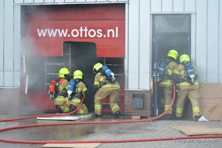 Grote brand in bedrijfspand Broek op Langedijk