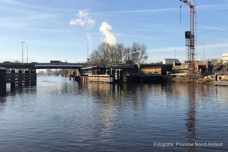 Vernieuwde Leeghwaterbrug laat nog maanden op zich wachten