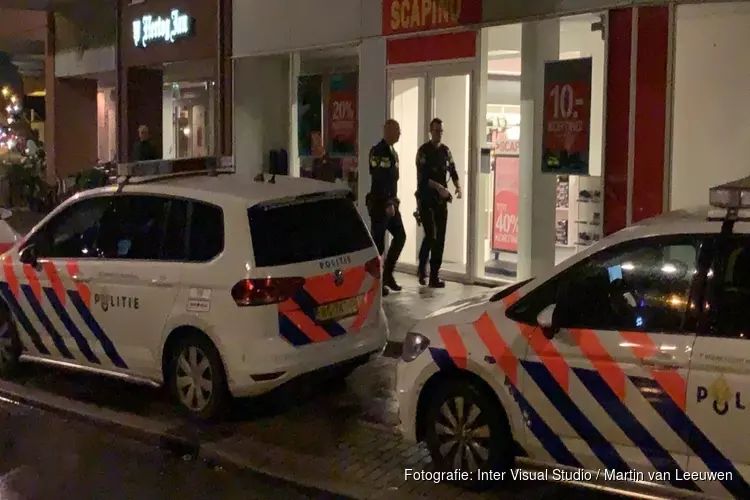 Geld buitgemaakt bij overval op schoenenwinkel Heerhugowaard: politie zoekt drie mannen