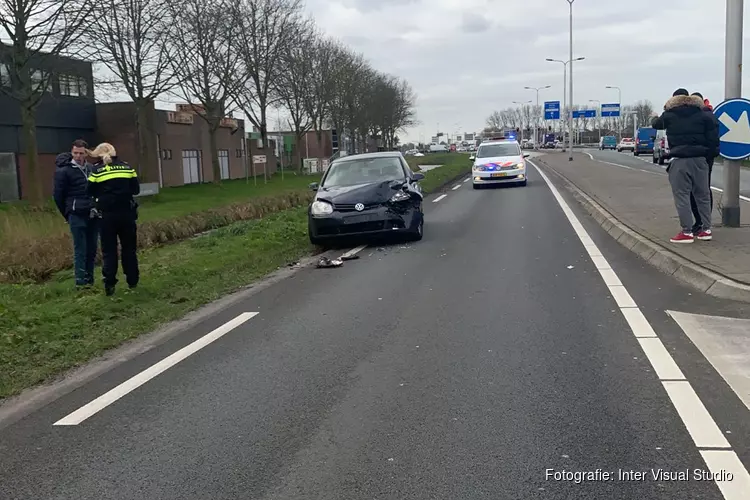 Politie zet achtervolging in en veroorzaakt ongeluk