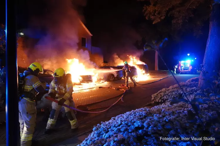 Vier auto&#39;s door brand verwoest in Heerhugowaard