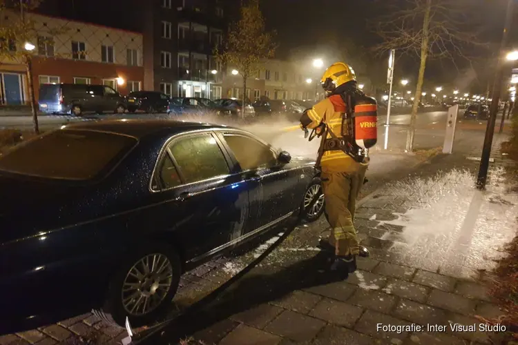 Opnieuw autobrand in Heerhugowaard, ditmaal op Clara Wichmantuin