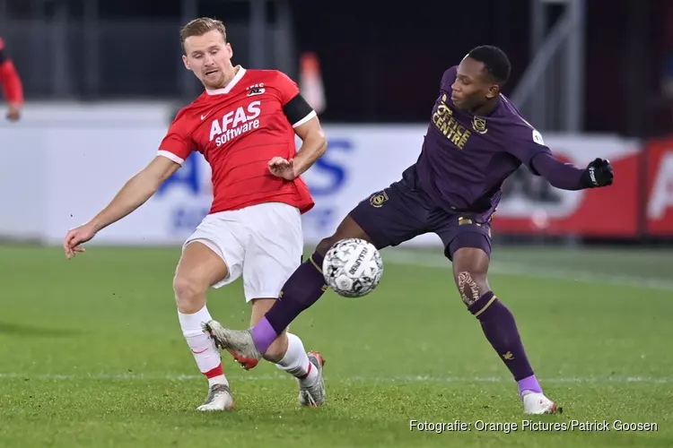 AZ wint nipt van tien man van FC Groningen