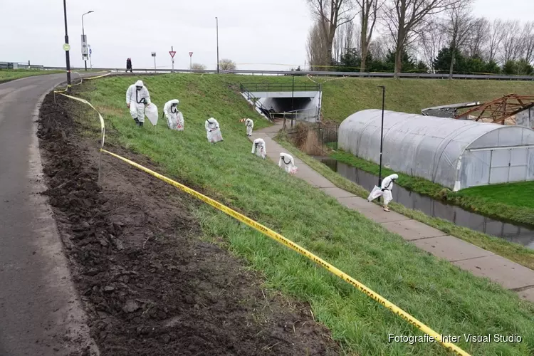 Asbestruimers actief na brand bij leliekweker