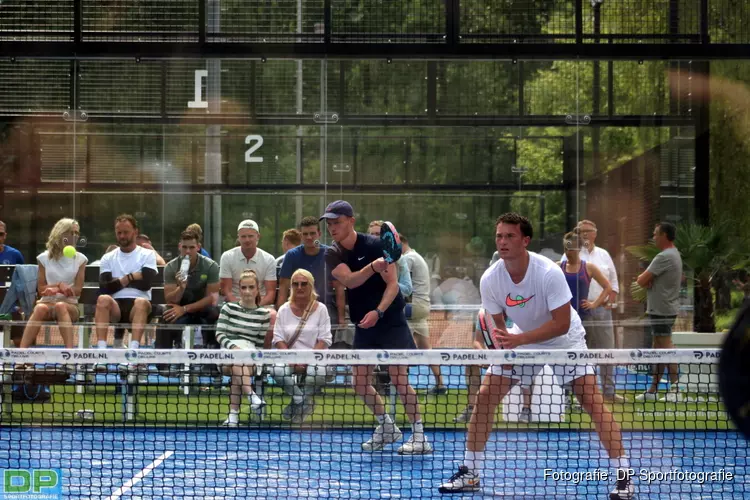 Heerhugowaard omarmt padel tijdens zeer geslaagd Raadhuis Open Padeltoernooi