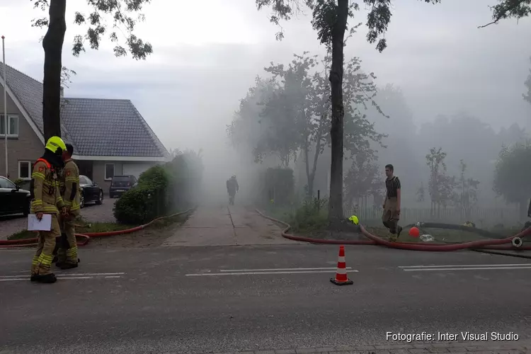 Veel rookontwikkeling bij hooibrand aan Middenweg in Heerhugowaard