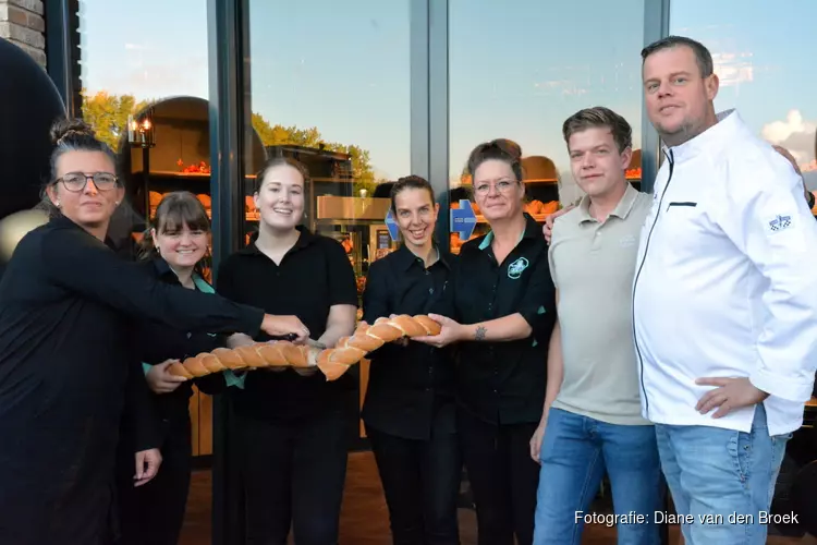 Bakkerij Jos Rood met recht trots op nieuw winkel in De Draai