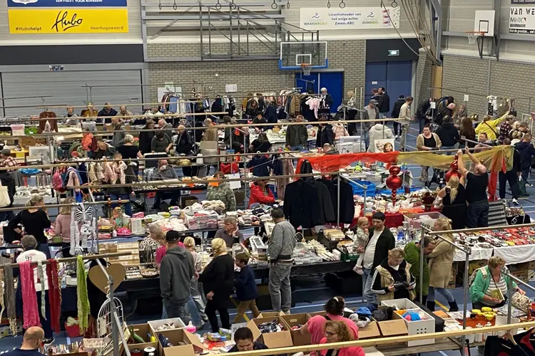 Vlooienmarkt in Sporthal Waardergolf op zondag 1 december