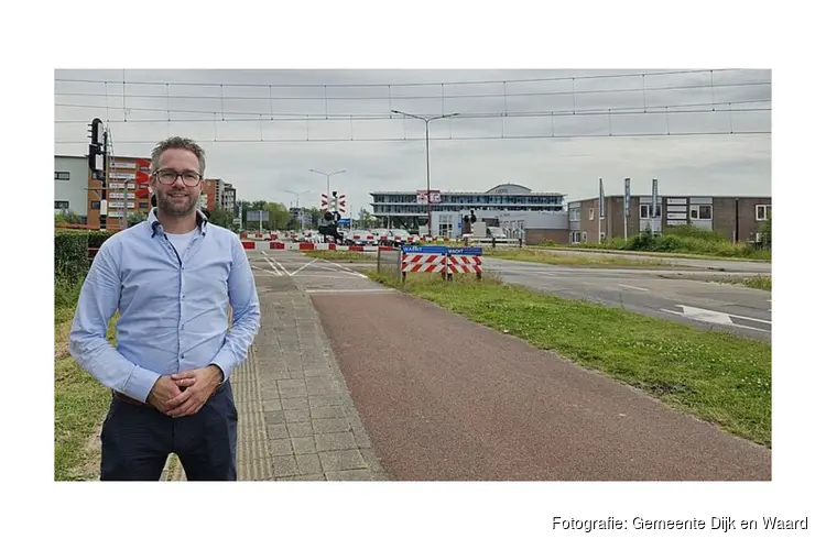 Voorbereidingen spooronderdoorgang: slopen Feenstra-pand en dempen spoorsloot