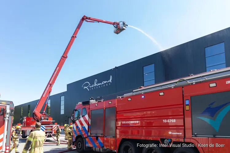 Grote brand bij bedrijf in Heerhugowaard