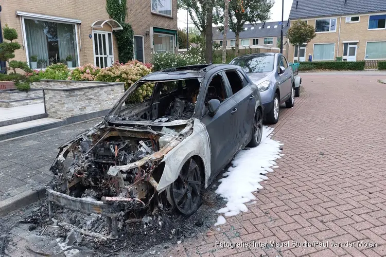 Auto door brand verwoest op Staringlaan in Heerhugowaard