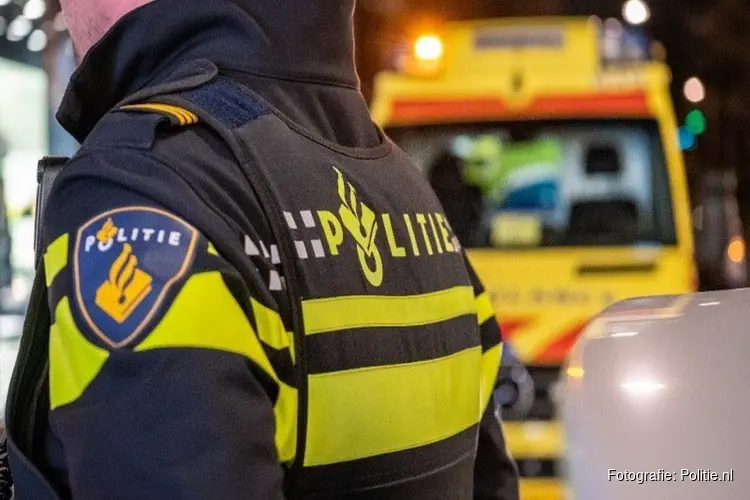 Auto vliegt uit de bocht in Heerhugowaard, woning beschadigd, bestuurder gewond